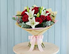 Букет цветов из:  Лилии и Розы в Пригородном