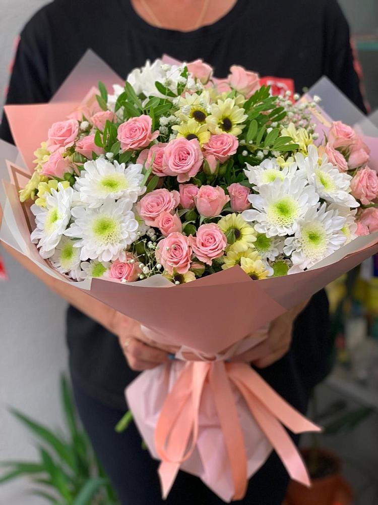 Букет цветов из: Розы и Хризантемы в Пригородном