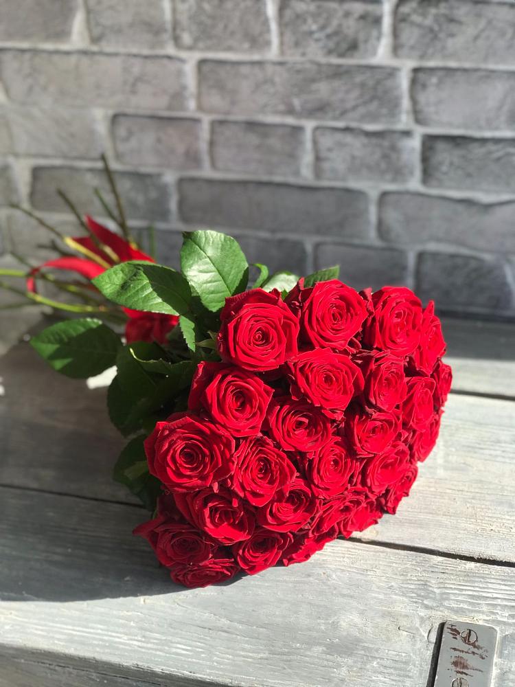 Букет Красные розы Фридом в Пригородном