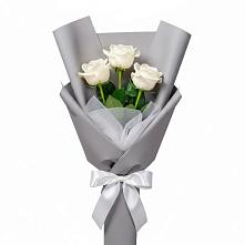 Букет 3 белые розы в Пригородном