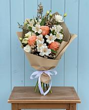 Букет цветов из:  Альстромерии, Лизиантусы, Розы и Хризантемы #REPLACE_PRED# Пригородном