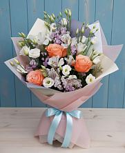 Букет цветов из:  Лизиантусы, Розы, Альстромерии и Гипсофила в Пригородном