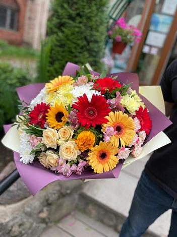 Букет цветов из: Герберы, Ромашки, Хризантемы, Розы и Подсолнухи в Пригородном