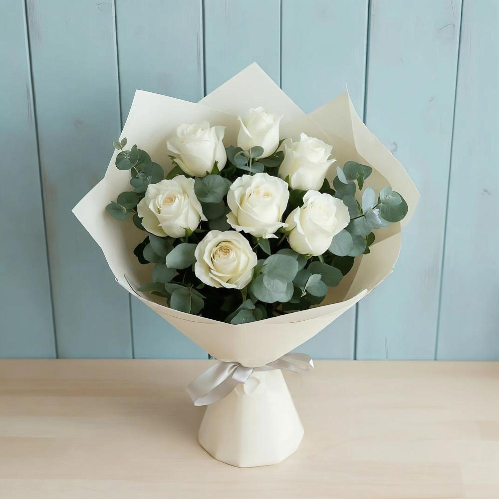 Букет Белые розы в Эвкалипте в Пригородном