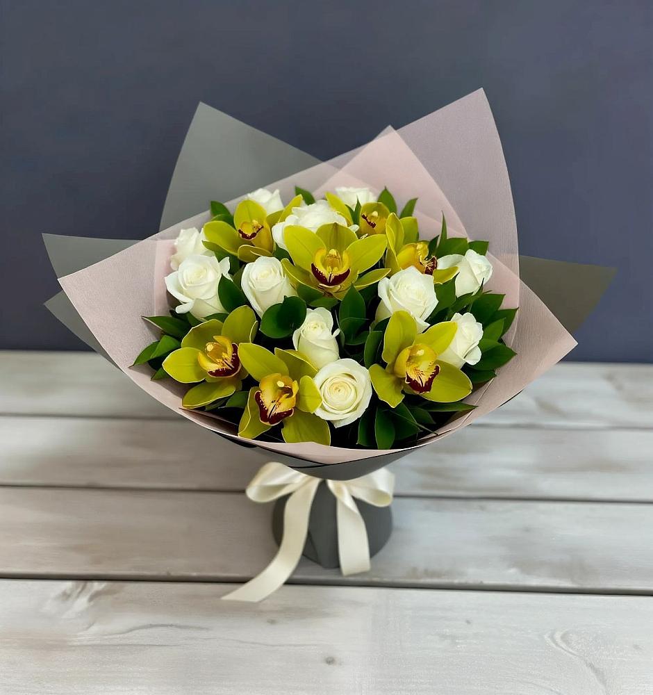 Букет цветов из: Орхидеи и Розы в Пригородном