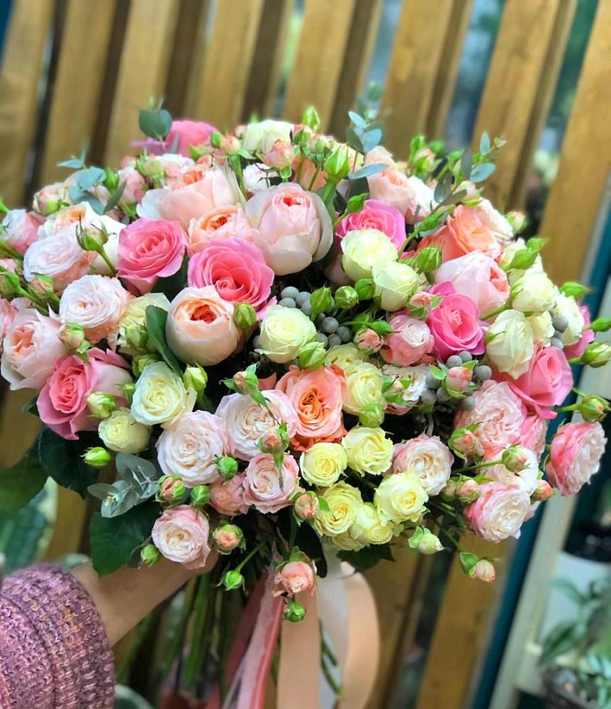 Букет цветов из: Розы в Пригородном