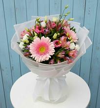 Букет цветов из:  Герберы, Альстромерии и Лизиантусы #REPLACE_PRED# Пригородном