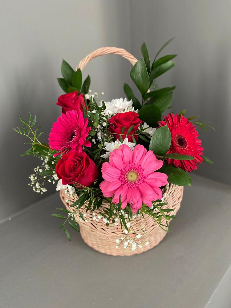 Цветочная композиция из Розы, Хризантемы и Герберы в корзине в Пригородном