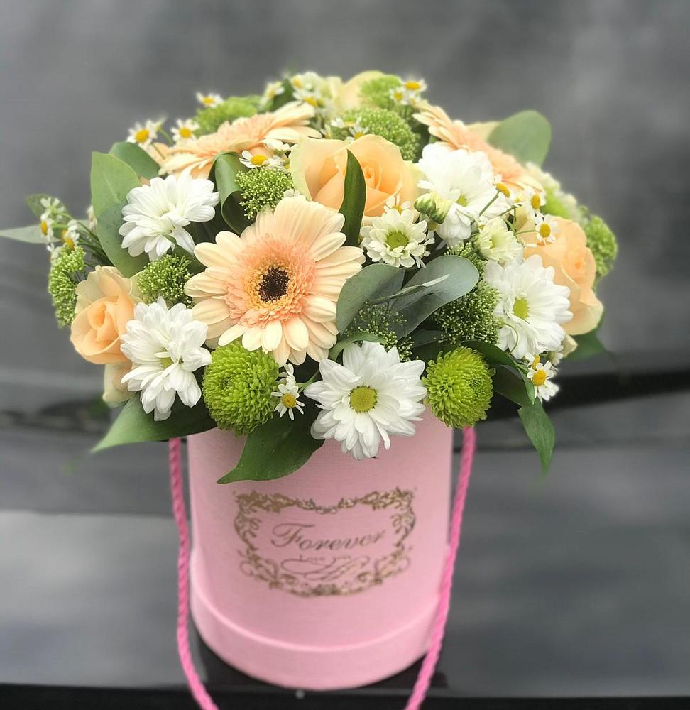 Цветочная композиция из Розы, Герберы и Хризантемы в шляпной коробке в Пригородном