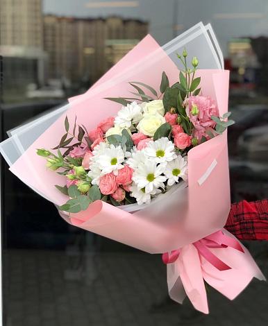 Букет цветов из: Розы, Лизиантусы и Хризантемы в Пригородном