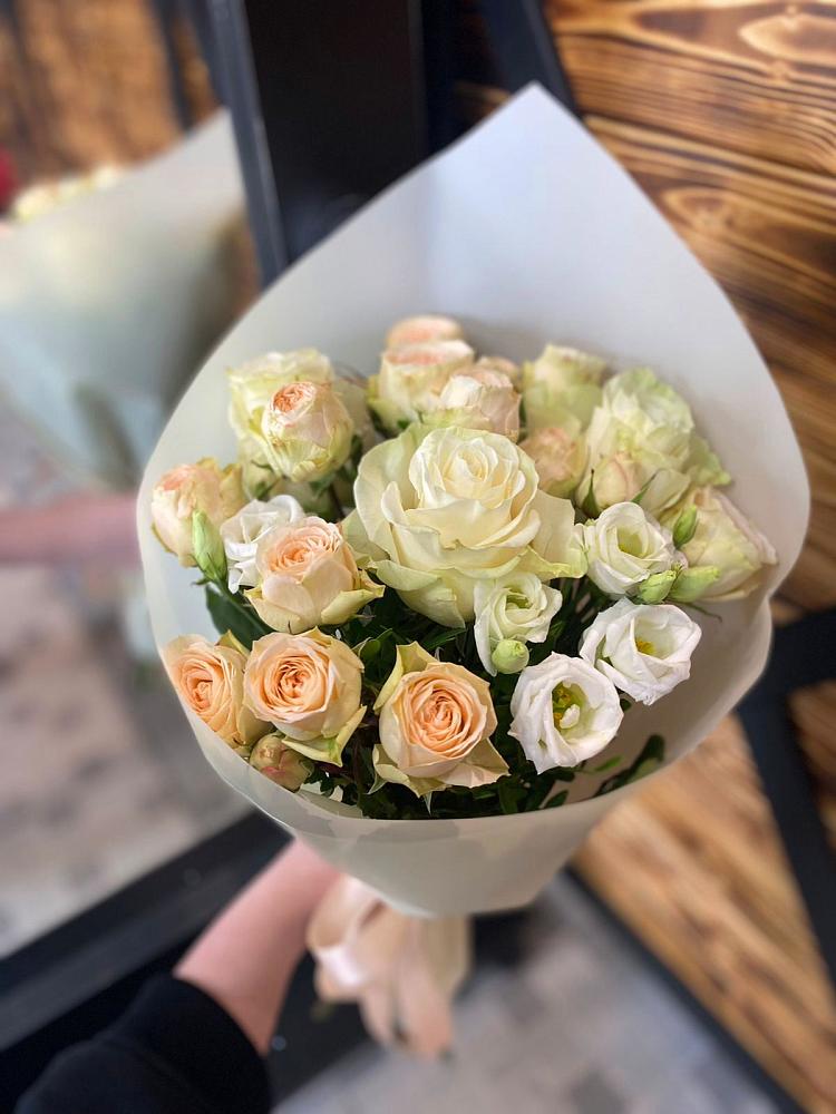 Букет цветов из: Розы и Лизиантусы в Пригородном